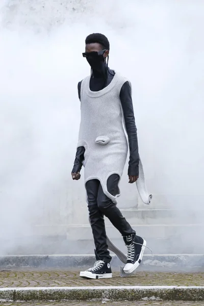 Look 17
